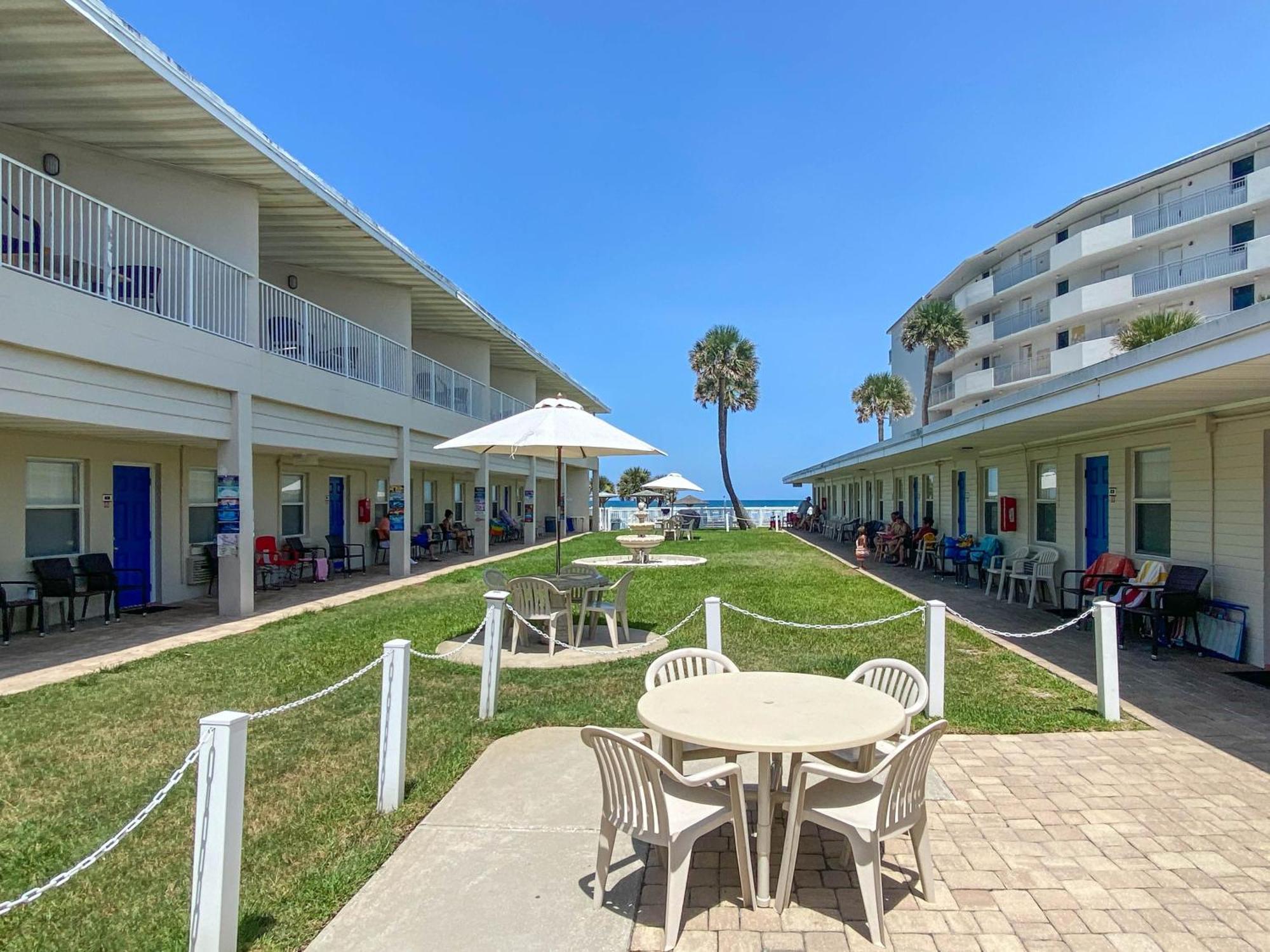 Ocean Court Beachfront Hotel Дейтона-Бич Экстерьер фото