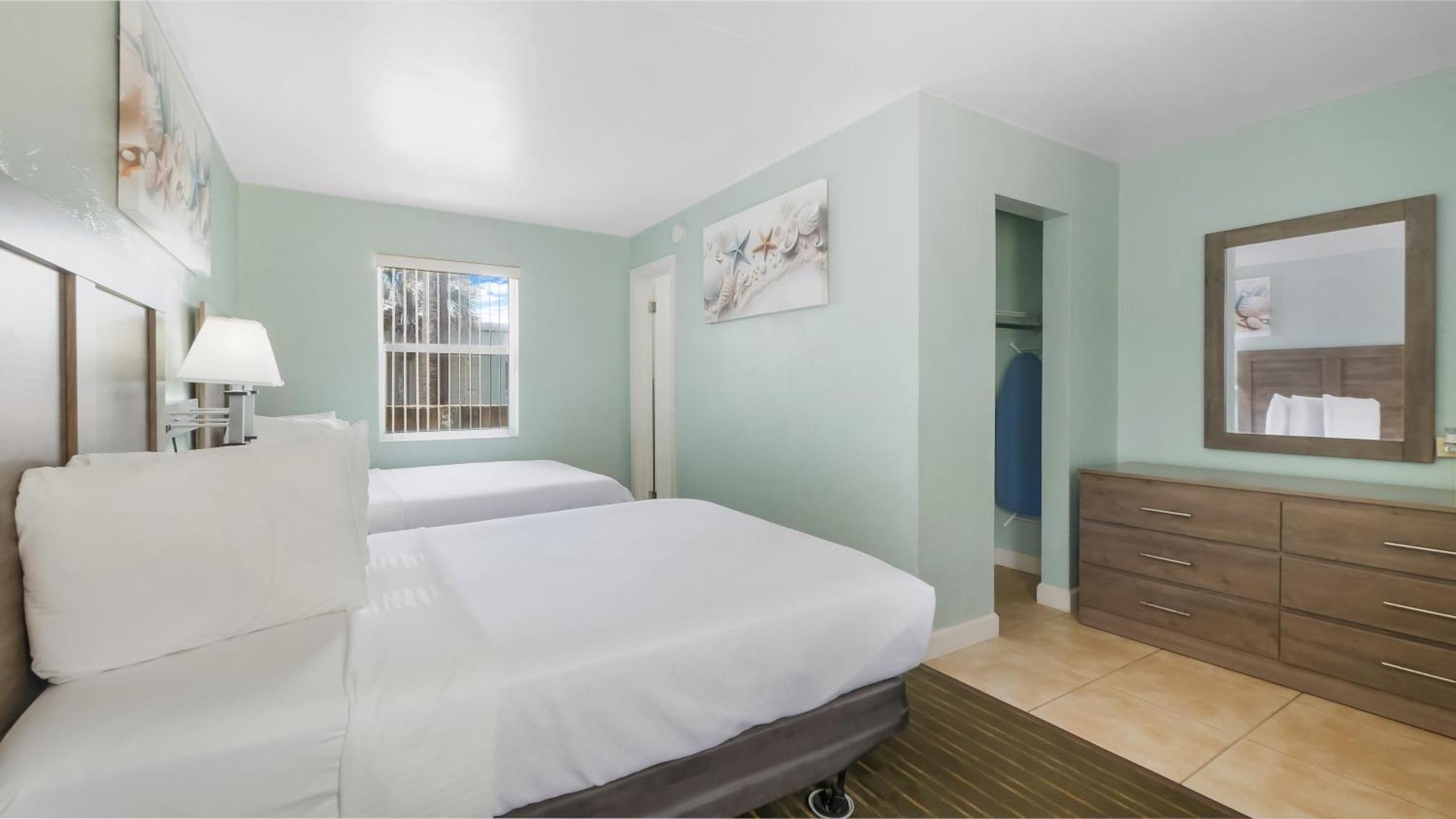 Ocean Court Beachfront Hotel Дейтона-Бич Экстерьер фото