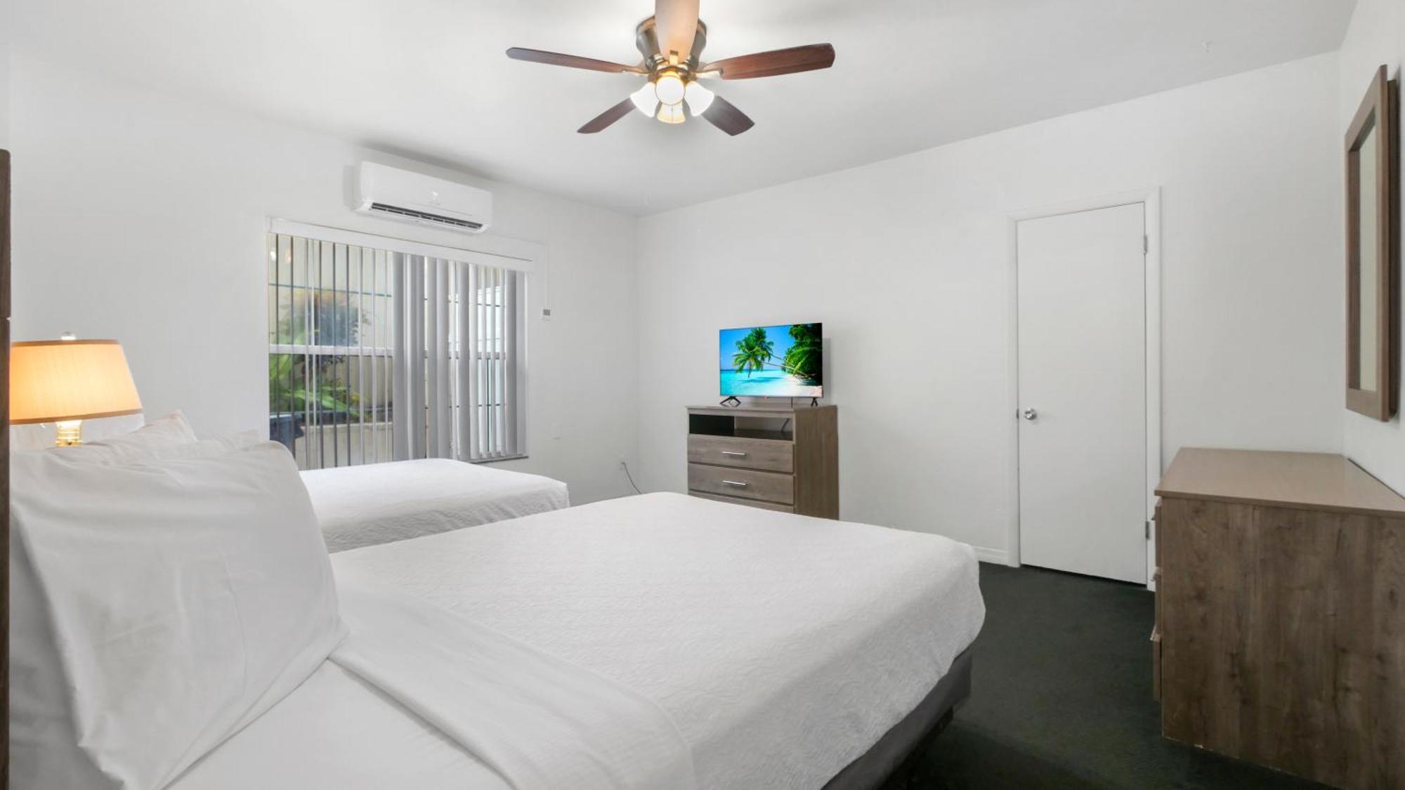 Ocean Court Beachfront Hotel Дейтона-Бич Экстерьер фото