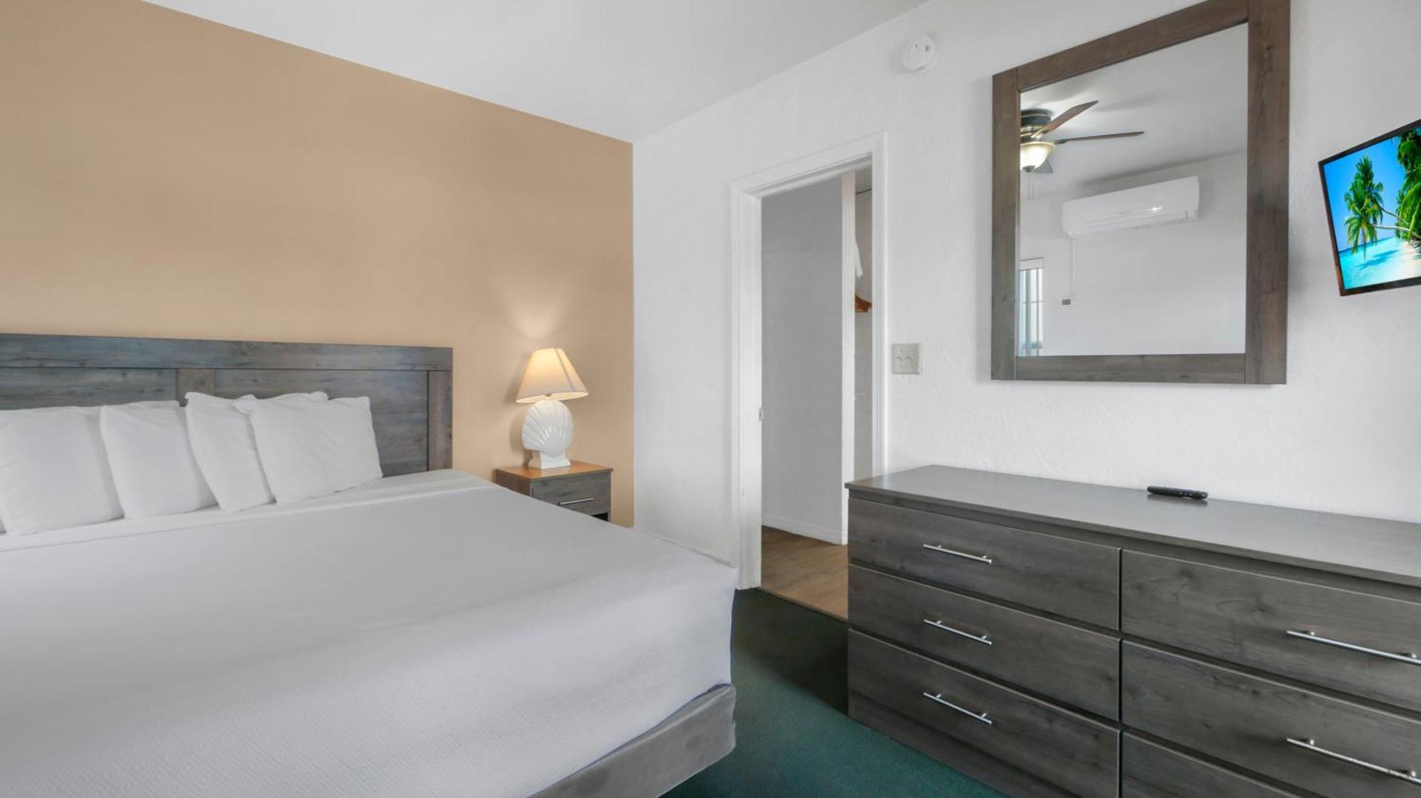 Ocean Court Beachfront Hotel Дейтона-Бич Экстерьер фото